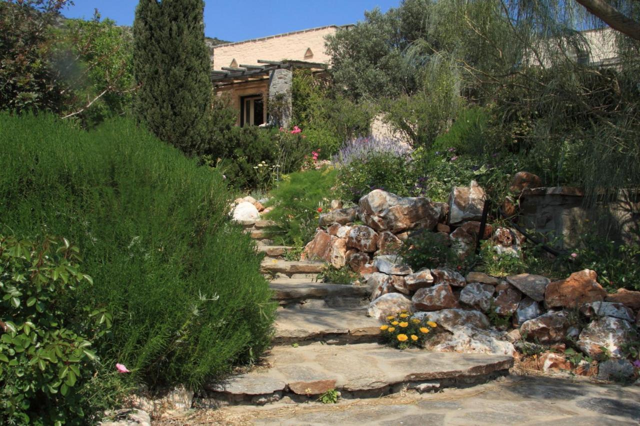 To The Garden Guest House Angairia Exterior photo