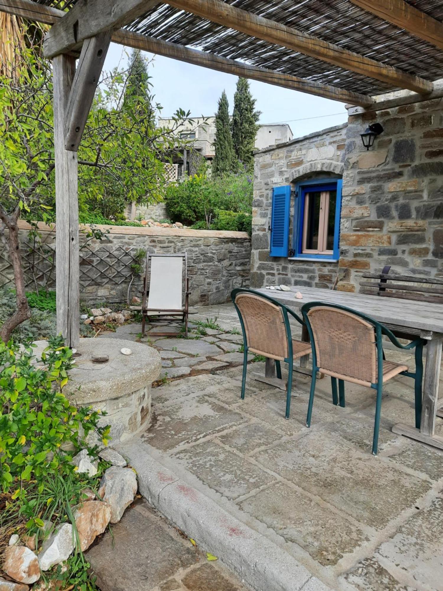 To The Garden Guest House Angairia Exterior photo