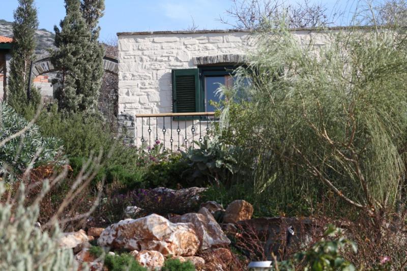 To The Garden Guest House Angairia Exterior photo