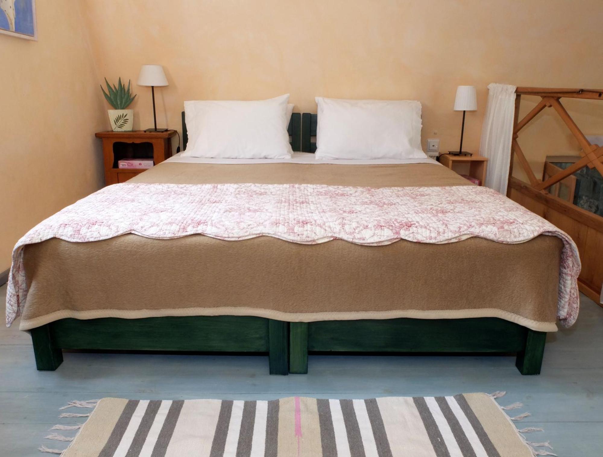 To The Garden Guest House Angairia Room photo
