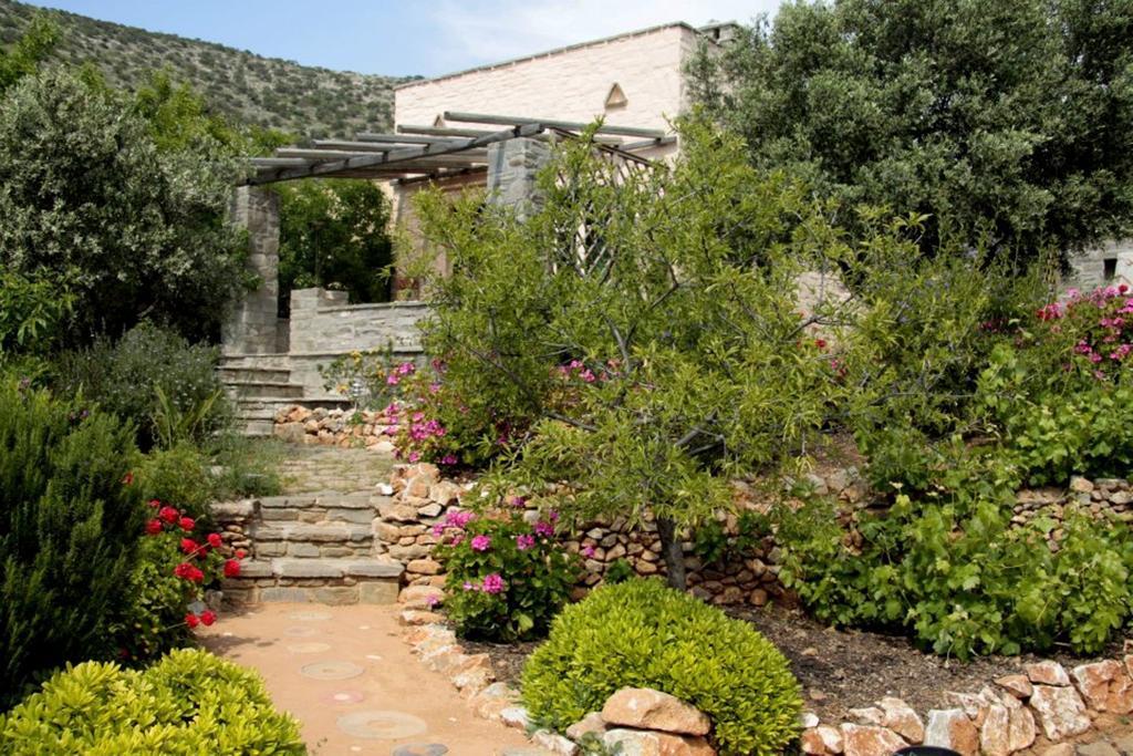 To The Garden Guest House Angairia Exterior photo